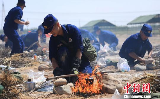 暖心！民警救助受伤狍子(图1)