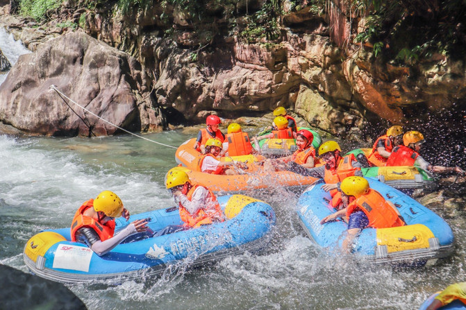 清远漂流：在青山绿水间释放自我