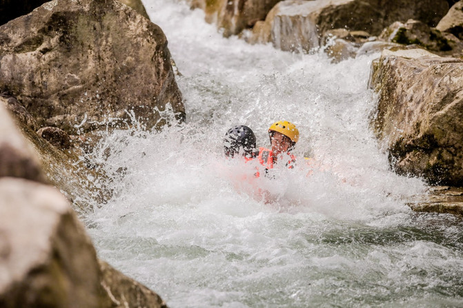 威尔·史密斯挑战火山深海！豆瓣92《带你探索地球》真实反应治愈又震撼(图1)