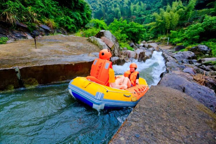 夏季漂流精选苏州到桐庐雅鲁激流探险漂流+建德精品纯玩三日游(图1)