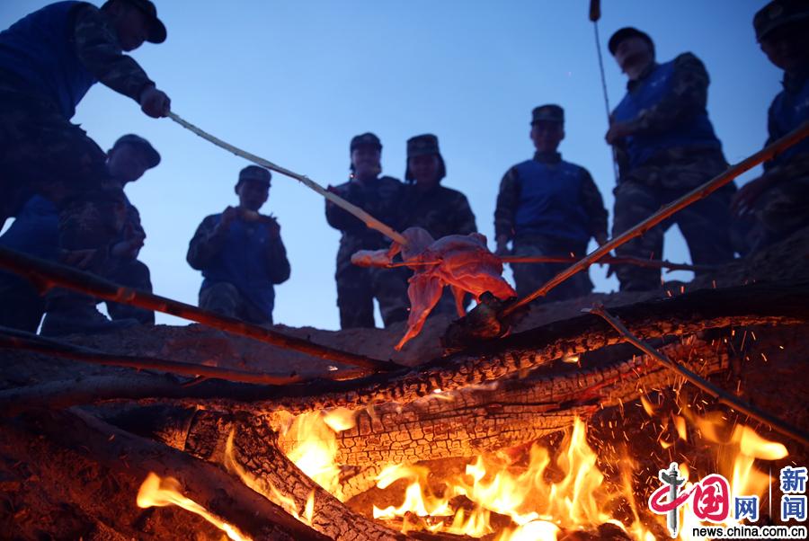 张家界荒野求生挑战赛只剩17人有人猜测“选手提前埋食物”赛事方：不可能场地严格保密