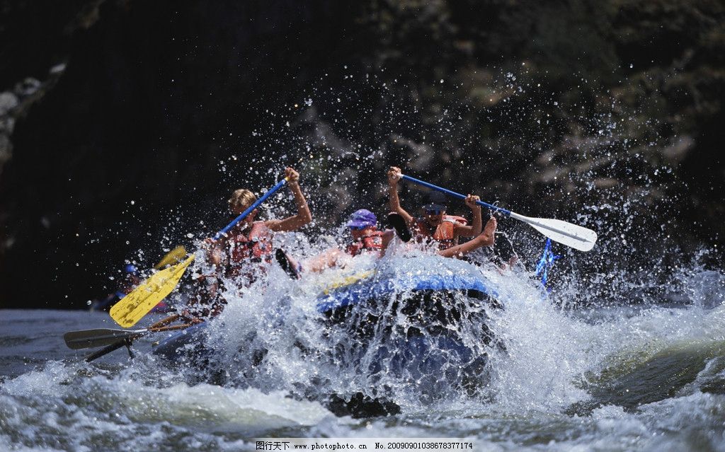 “激流探险”两船相撞重伤游客双腿恢复知觉(组图)