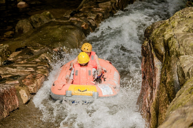 带6岁和10岁孩子玩转龙虎山：竹筏安全、爬山累不累？本地人给你一份安心亲子攻略