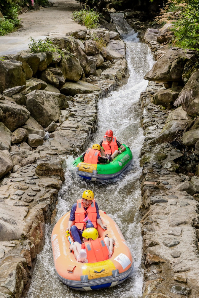 7月初暑假和大学同学去张家界旅游这份张家界5天4晚详细行程攻略打卡大峡谷蹦极与九天洞漂流