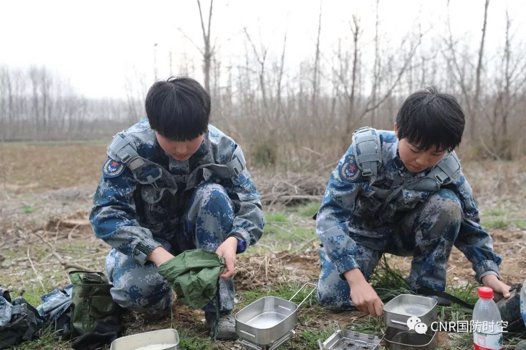 生存类多人开黑的游戏(图1)